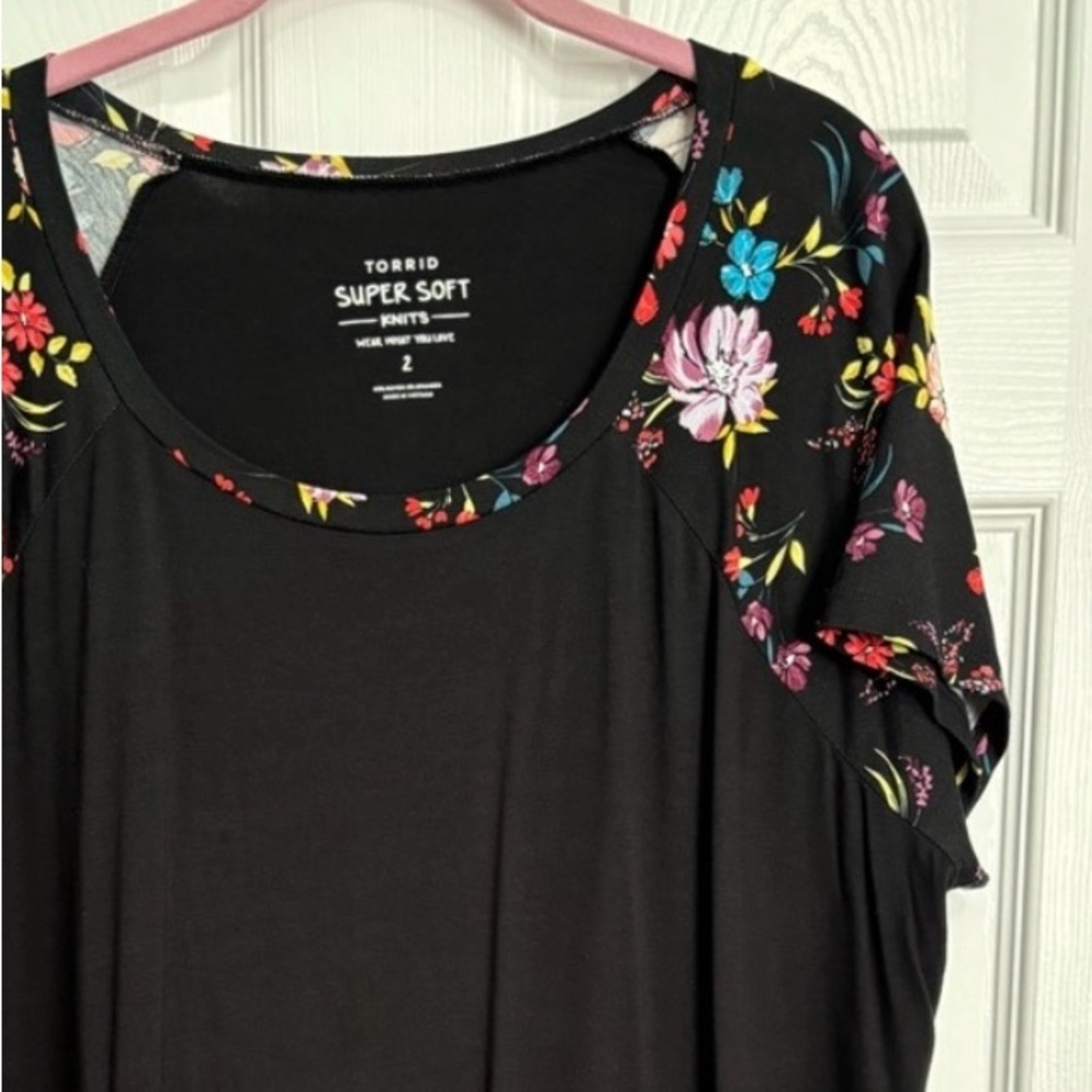 Torrid Black Floral Raglan Sleeve Top